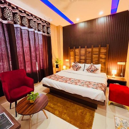Hotel Pearl Grand, Zirakpur - Top Rated & Most Awarded Property In Tricity Chandīgarh Екстериор снимка