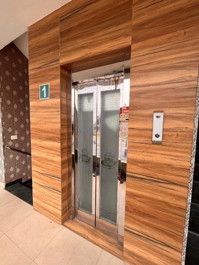 Hotel Pearl Grand, Zirakpur - Top Rated & Most Awarded Property In Tricity Chandīgarh Екстериор снимка