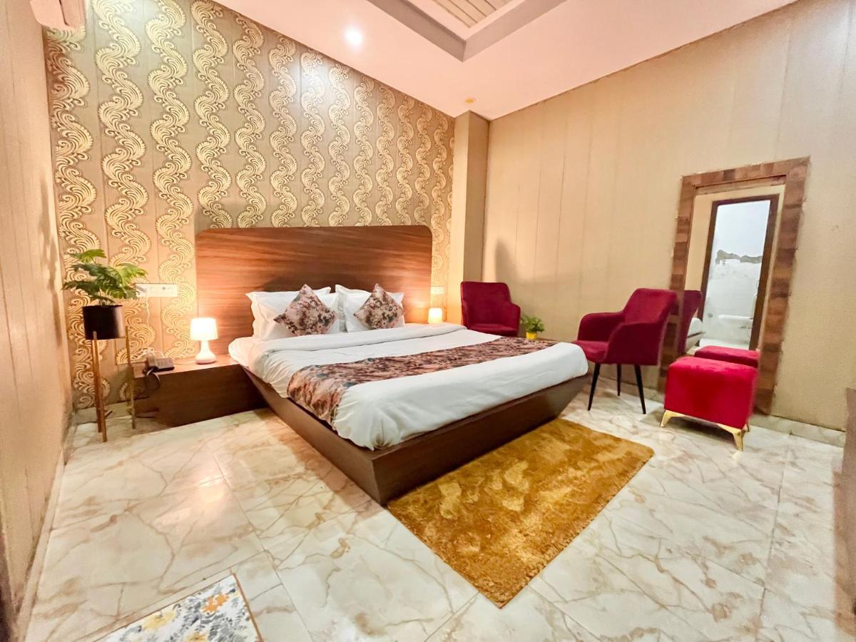 Hotel Pearl Grand, Zirakpur - Top Rated & Most Awarded Property In Tricity Chandīgarh Екстериор снимка