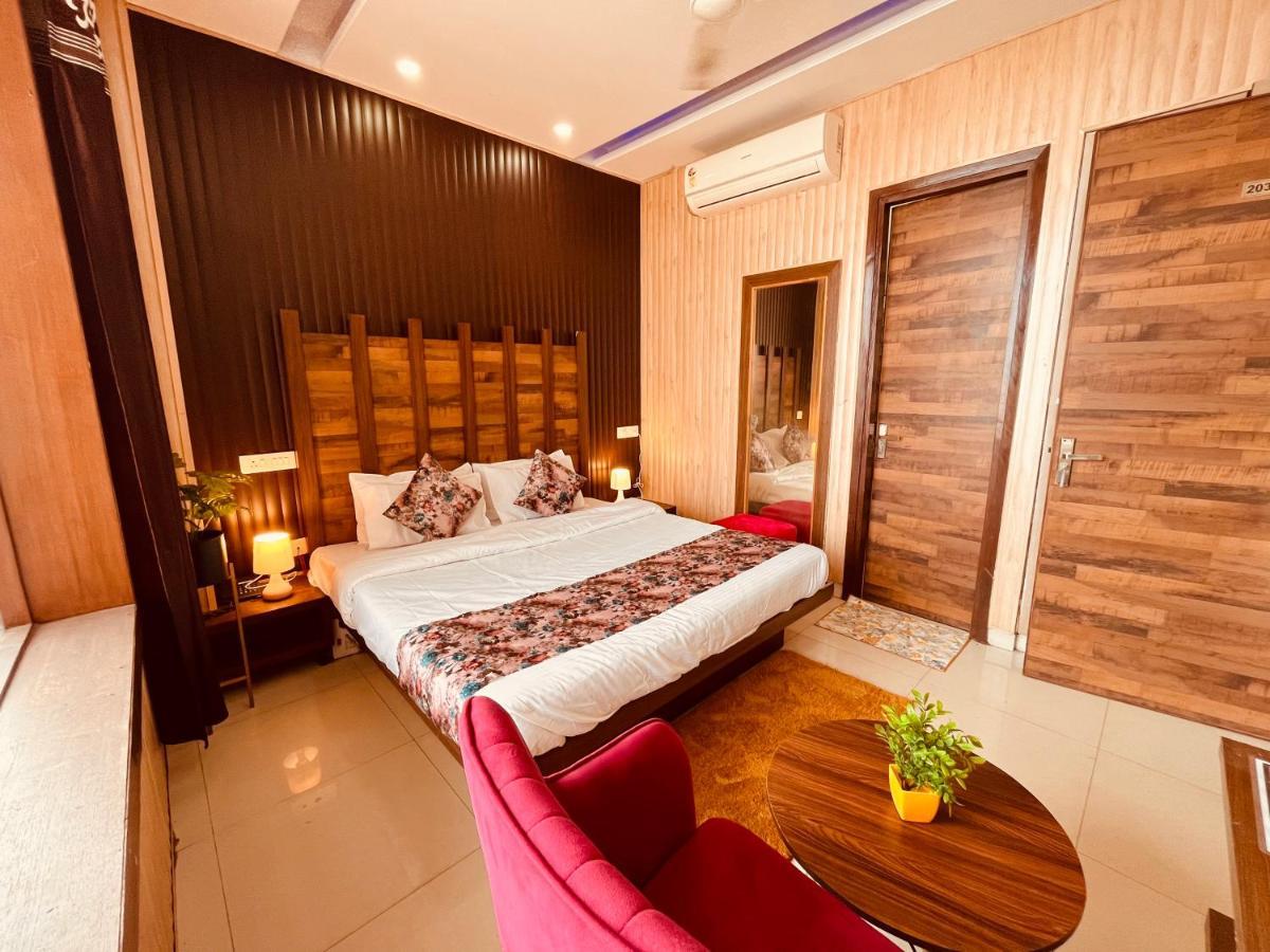 Hotel Pearl Grand, Zirakpur - Top Rated & Most Awarded Property In Tricity Chandīgarh Екстериор снимка