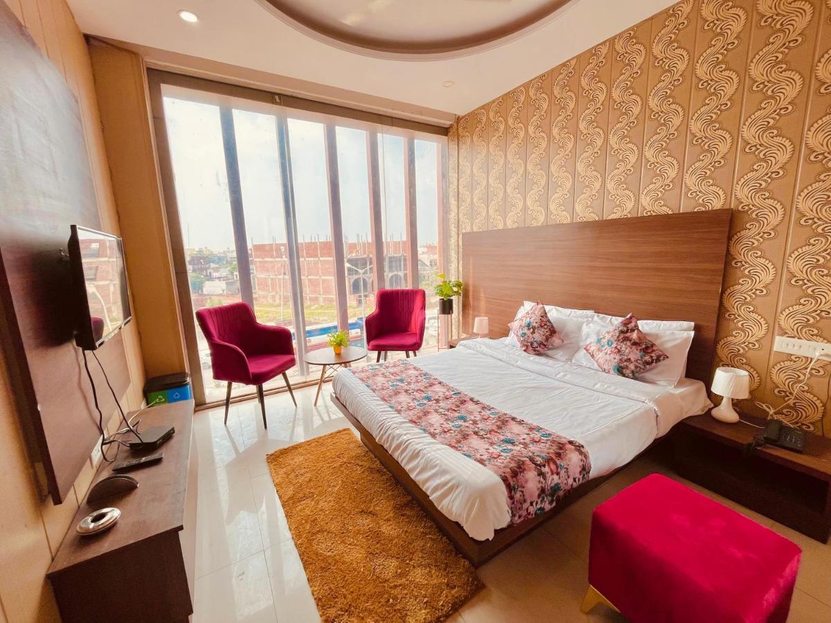 Hotel Pearl Grand, Zirakpur - Top Rated & Most Awarded Property In Tricity Chandīgarh Екстериор снимка