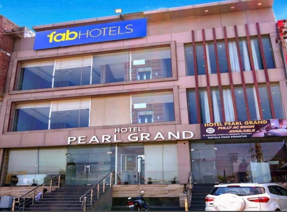 Hotel Pearl Grand, Zirakpur - Top Rated & Most Awarded Property In Tricity Chandīgarh Екстериор снимка