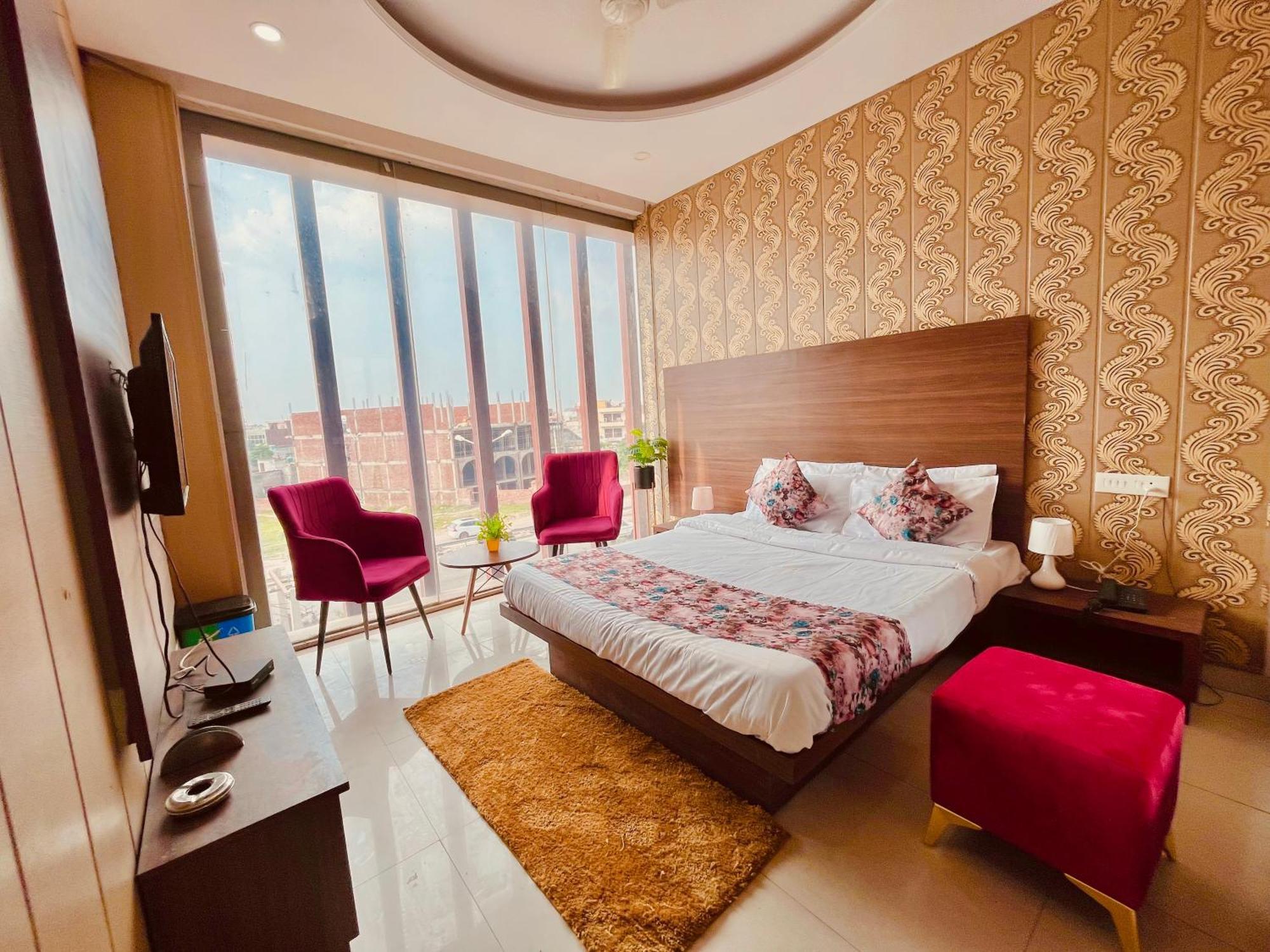 Hotel Pearl Grand, Zirakpur - Top Rated & Most Awarded Property In Tricity Chandīgarh Екстериор снимка
